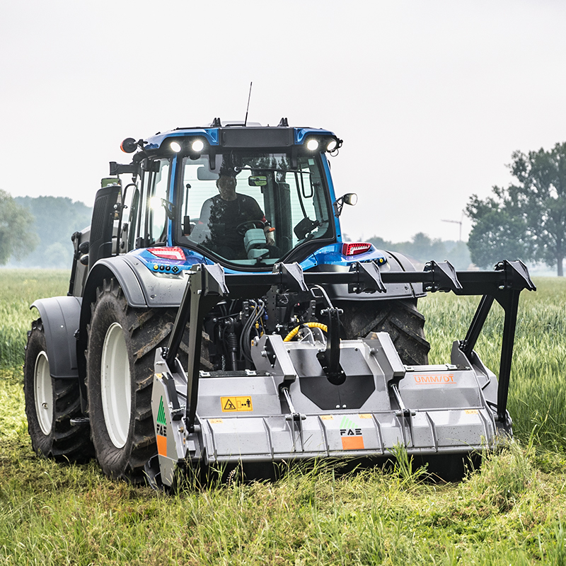 Valtra twintrac pellolla