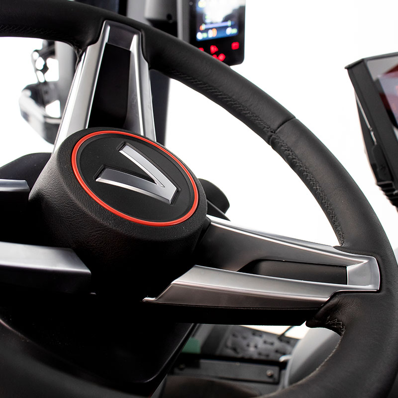 Valtra Unlimited celebrates 10 years with two exclusive packages for your custom tractor. Choose from either the Unlimited 10 Years Full or Light packages and receive a special gift.