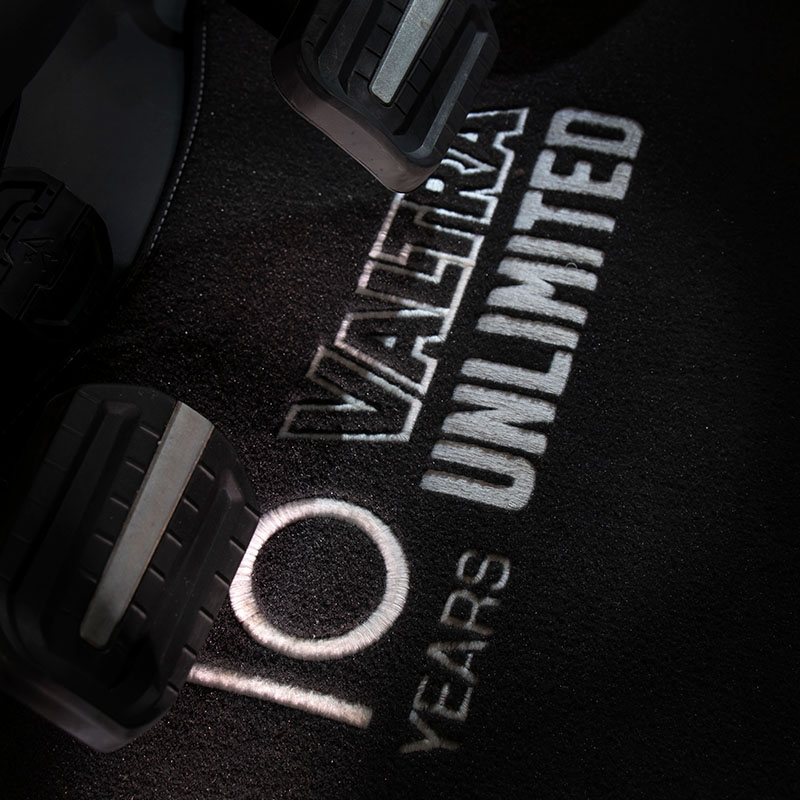Valtra Unlimited celebrates 10 years with two exclusive packages for your custom tractor. Choose from either the Unlimited 10 Years Full or Light packages and receive a special gift.