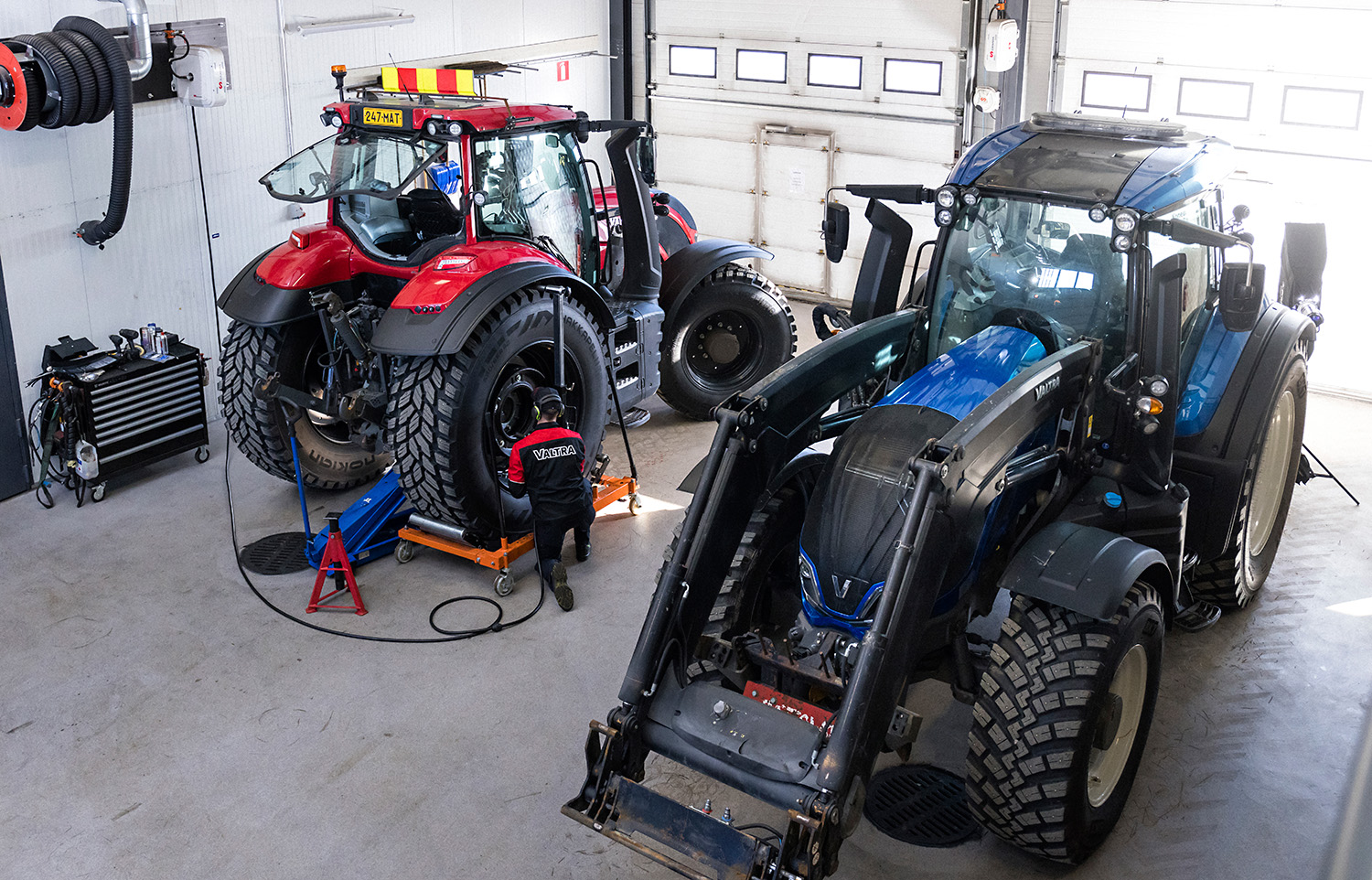 Valtra-merkkihuollossa asennetun alkuperäisen varaosan vuoden pituinen takuu sisältää myös asennustyön.