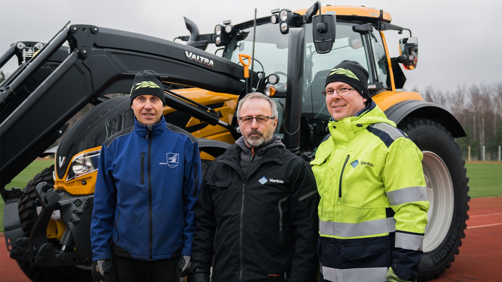 Vantaa kaupunki luottaa Valtra-traktoreihin liikuntapaikkojen ylläpidossa.