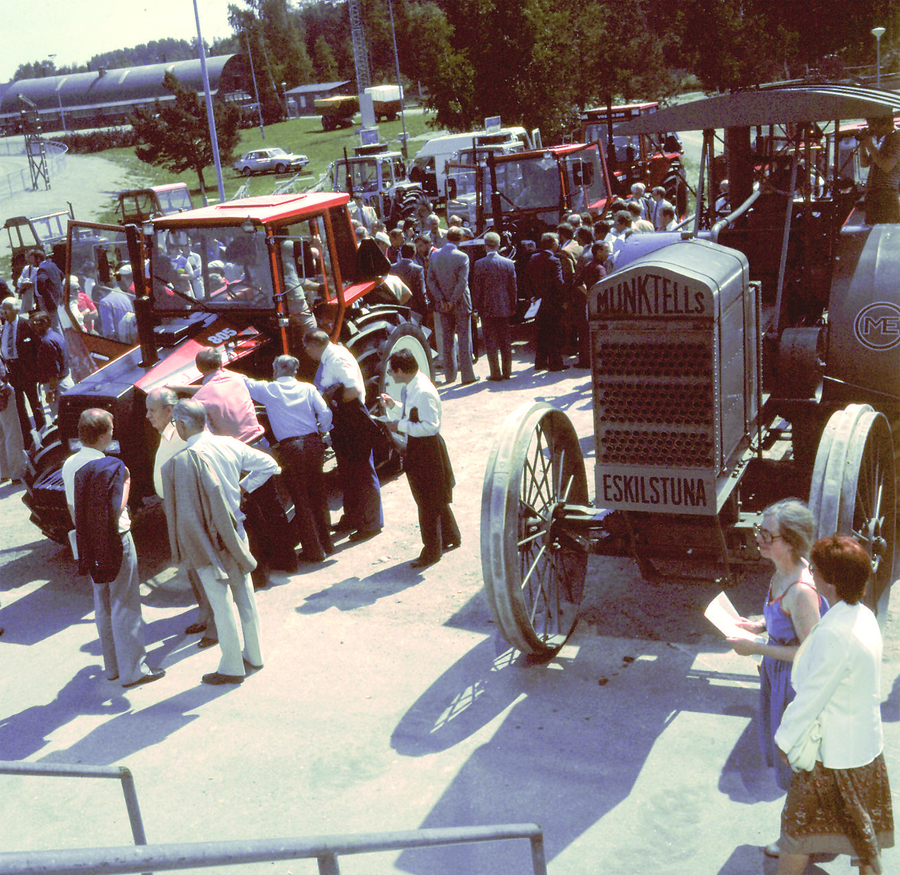 First Volvo BM Valmet tractors unveiled on 1982 shown with its ancestor Munktells 30-40